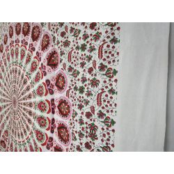 Narzuta bawełniana - biała mandala z frędzlami - czerwień i zieleń
