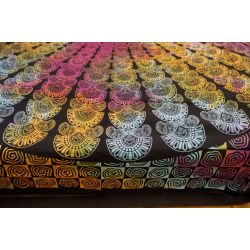 Narzuta bawełniana - czarna mandala - tęczowy batik