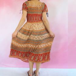 Sukienka indyjska - długa - cieniutki rayon z rękawkiem - kwiatki i paisley