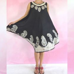 Sukienka indyjska za kolano - czarny rayon - szare paisley