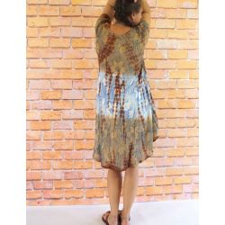 Sukienka indyjska za kolano - batik rękawkiem i cekinami - brązowy z niebieskim
