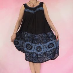 Sukienka indyjska za kolano - na ramiączkach - z satynowym haftem - czarny z granatowym